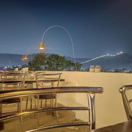 Chillout - A Boutique Hotel & Rooftop Restaurant Jaipur Exteriör bild