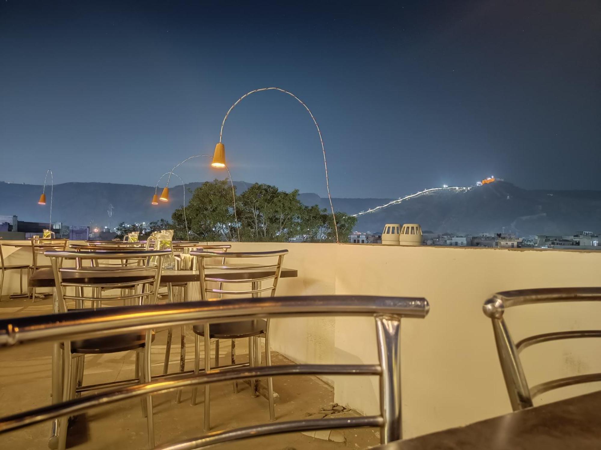 Chillout - A Boutique Hotel & Rooftop Restaurant Jaipur Exteriör bild